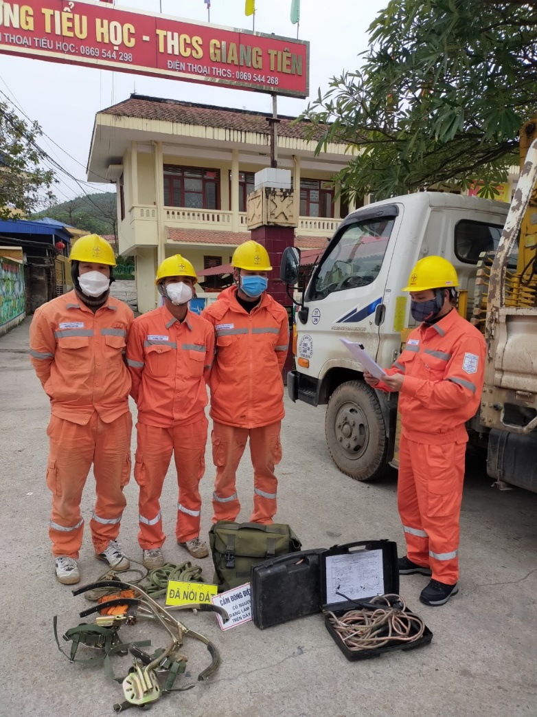 Xí nghiệp Dịch vụ Điện lực Thái Nguyên quyết tâm hoàn thành các hạng mục sửa chữa lớn được giao năm 2022